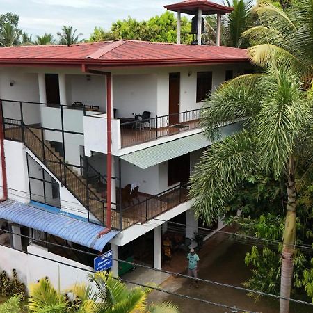 Suwani Pinnawala Homestay 외부 사진