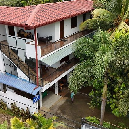 Suwani Pinnawala Homestay 외부 사진