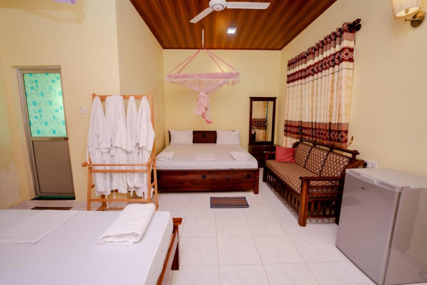 Suwani Pinnawala Homestay 외부 사진