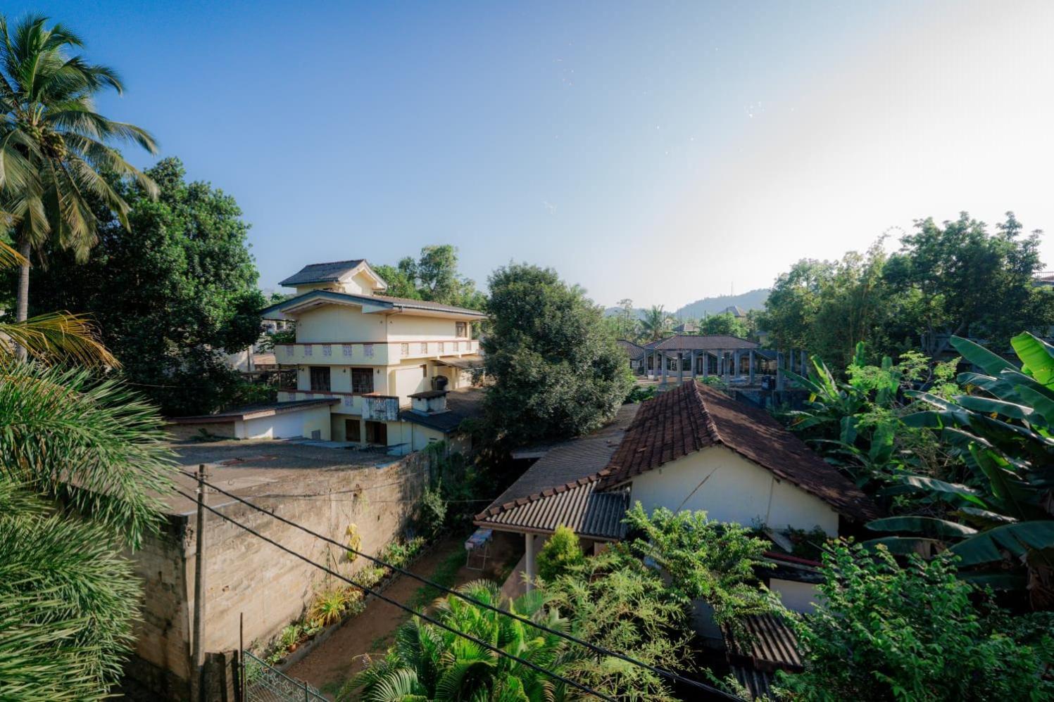 Suwani Pinnawala Homestay 외부 사진