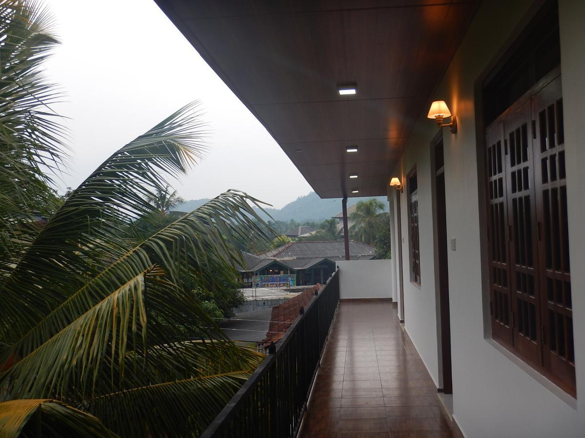 Suwani Pinnawala Homestay 외부 사진